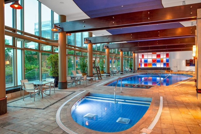 Imagen de la piscina del Hotel Hilton Lac-leamy. Foto 15