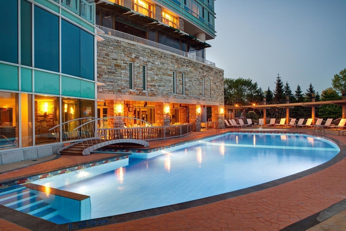 Imagen de la piscina del Hotel Hilton Lac-leamy. Foto 16