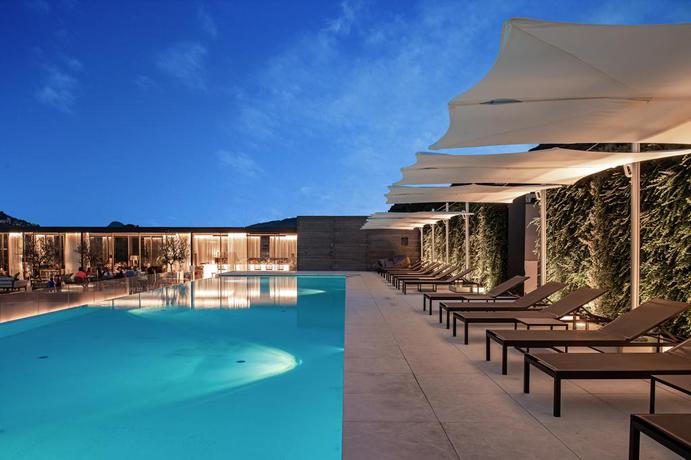 Imagen de la piscina del Hotel Hilton Lake Como. Foto 23