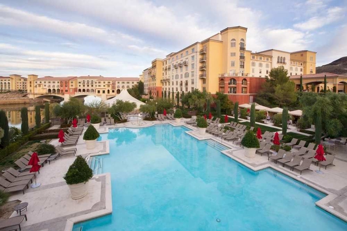 Imagen de la piscina del Hotel Hilton Lake Las Vegas Resort and Spa. Foto 11