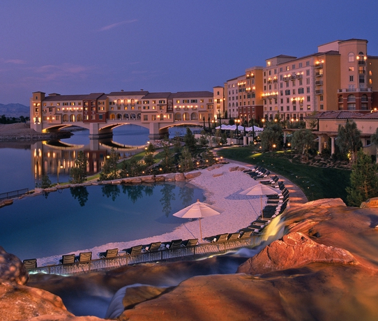 Imagen de los exteriores del Hotel Hilton Lake Las Vegas Resort and Spa. Foto 3