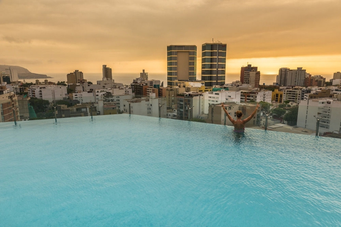 Imagen de la piscina del Hotel Hilton Lima Miraflores. Foto 13