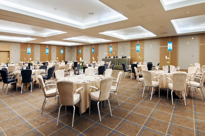 Imagen del bar/restaurante del Hotel Hilton London Canary Wharf. Foto 2