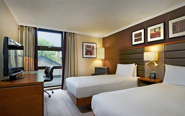 Imagen de la habitación del Hotel Hilton London Kensington. Foto 6