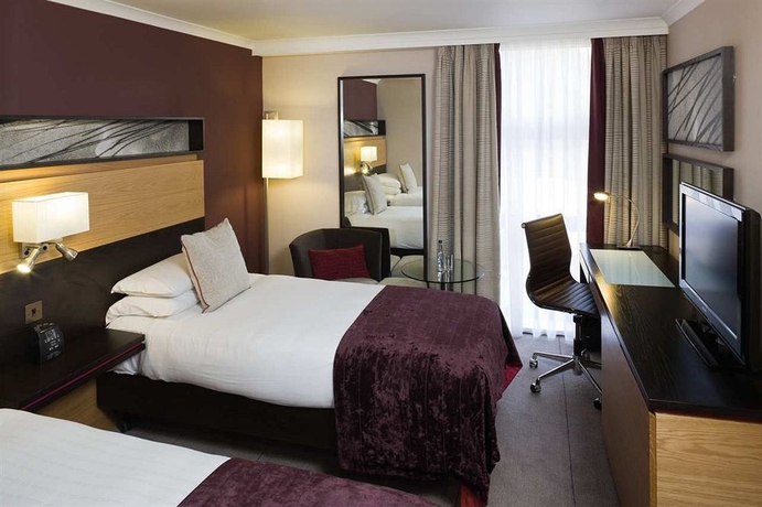 Imagen de la habitación del Hotel Hilton London Kensington. Foto 7