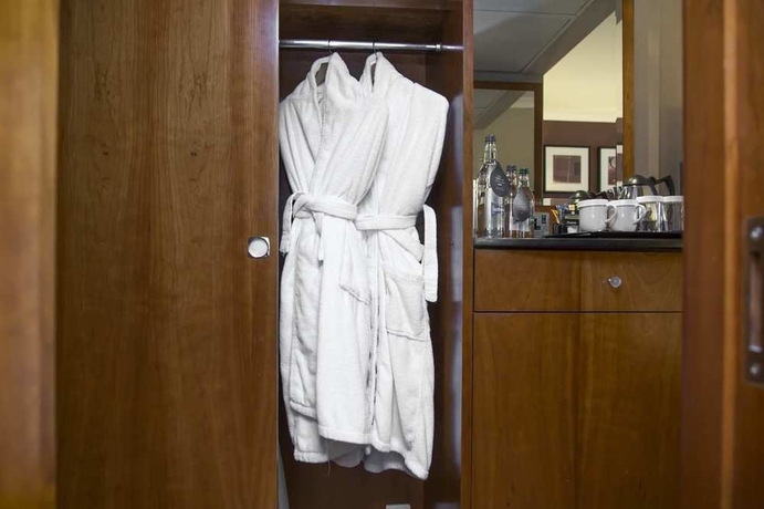 Imagen de la habitación del Hotel Hilton London Kensington. Foto 9