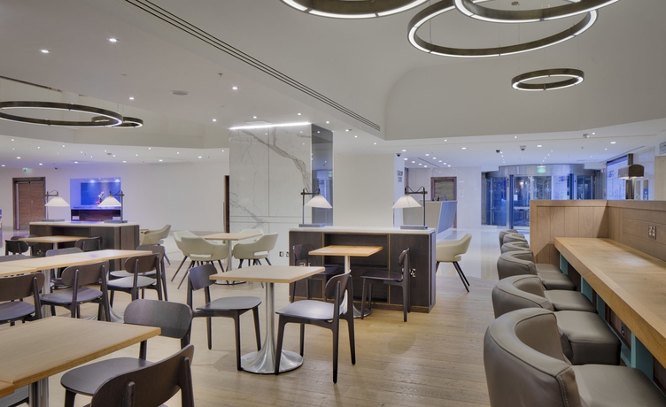 Imagen de los interiores del Hotel Hilton London Metropole. Foto 12