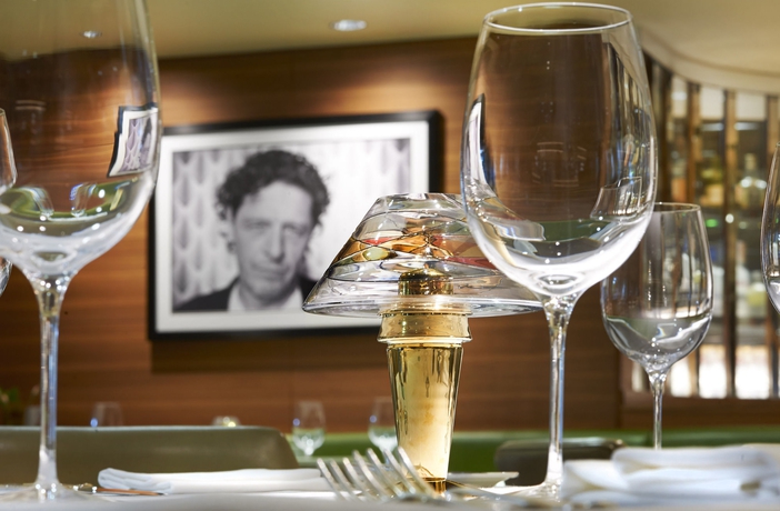 Imagen del bar/restaurante del Hotel Hilton London Syon Park. Foto 3