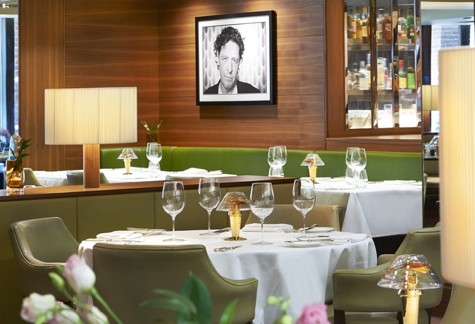 Imagen del bar/restaurante del Hotel Hilton London Syon Park. Foto 6