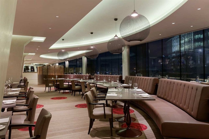 Imagen del bar/restaurante del Hotel Hilton London Wembley. Foto 2