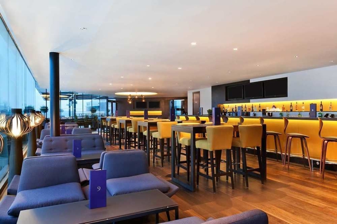 Imagen del bar/restaurante del Hotel Hilton London Wembley. Foto 3