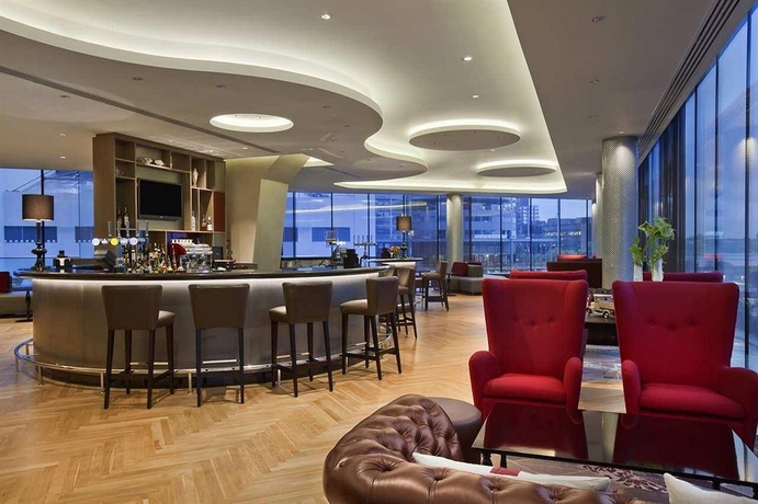 Imagen del bar/restaurante del Hotel Hilton London Wembley. Foto 4