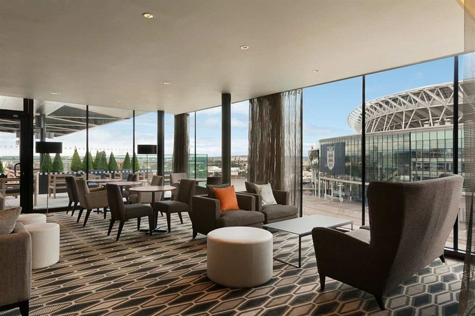 Imagen del bar/restaurante del Hotel Hilton London Wembley. Foto 8