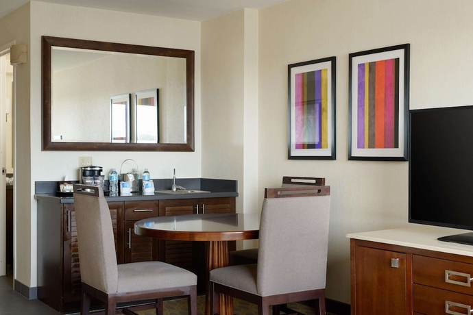 Imagen de la habitación del Hotel Hilton Los Angeles Culver City. Foto 13