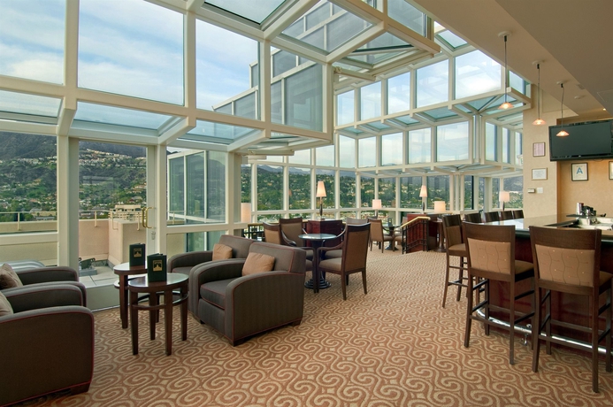 Imagen de los interiores del Hotel Hilton Los Angeles North-Glendale & Executive Meeting Center. Foto 12