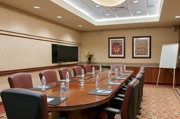 Imagen de los interiores del Hotel Hilton Los Angeles North-Glendale & Executive Meeting Center. Foto 13