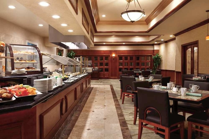 Imagen del bar/restaurante del Hotel Hilton Los Angeles/San Gabriel. Foto 5