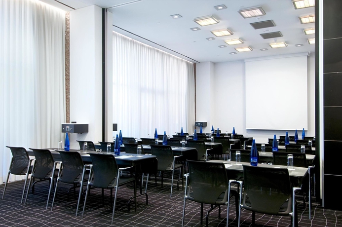 Imagen de los interiores del Hotel Hilton Madrid Airport. Foto 11