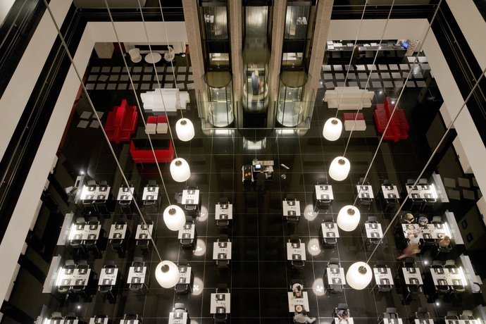 Imagen de los interiores del Hotel Hilton Madrid Airport. Foto 12