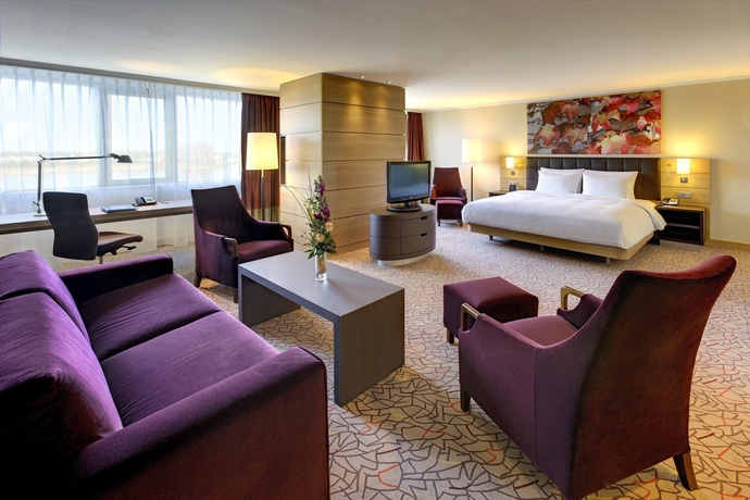 Imagen de la habitación del Hotel Hilton Mainz. Foto 9