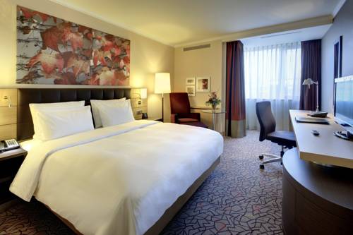 Imagen de la habitación del Hotel Hilton Mainz. Foto 13