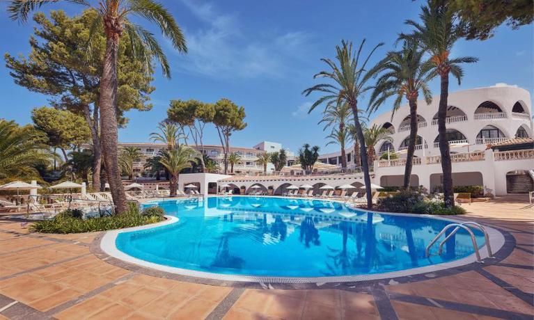 Imagen de la piscina del Hotel Hilton Mallorca Galatzo. Foto 17