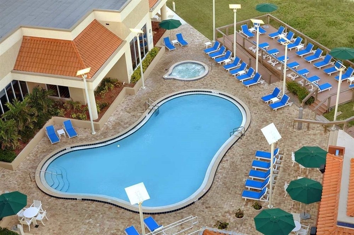 Imagen de la piscina del Hotel Hilton Melbourne Beach Oceanfront. Foto 14