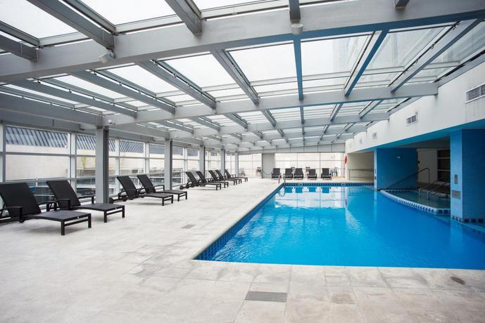 Imagen de la piscina del Hotel Hilton Mendoza. Foto 20