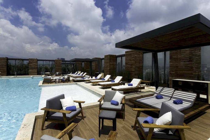 Imagen de la piscina del Hotel Hilton Mexico City Santa Fe. Foto 15
