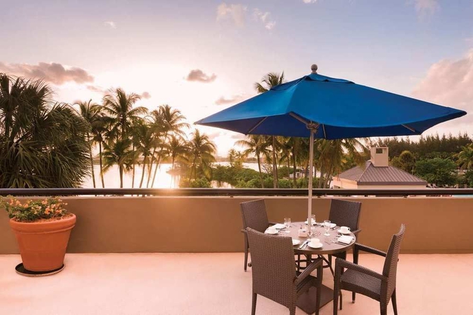 Imagen del bar/restaurante del Hotel Hilton Miami Airport Blue Lagoon. Foto 3