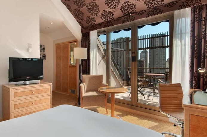 Imagen de los interiores del Hotel Hilton Milan. Foto 16