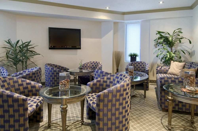 Imagen del bar/restaurante del Hotel Hilton Montreal Laval. Foto 2