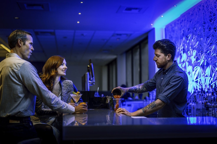 Imagen del bar/restaurante del Hotel Hilton Motif Seattle. Foto 3