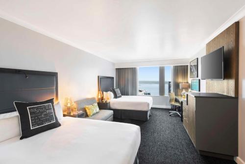 Imagen de la habitación del Hotel Hilton Motif Seattle. Foto 19