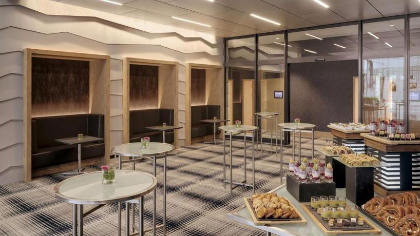 Imagen del bar/restaurante del Hotel Hilton Munich Airport. Foto 3