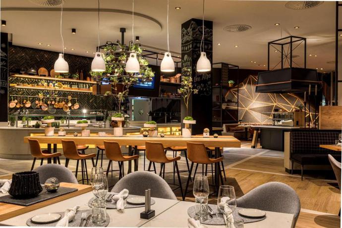 Imagen del bar/restaurante del Hotel Hilton Munich Airport. Foto 4