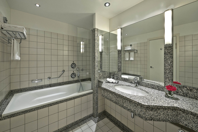 Imagen de la habitación del Hotel Hilton Munich Airport. Foto 3