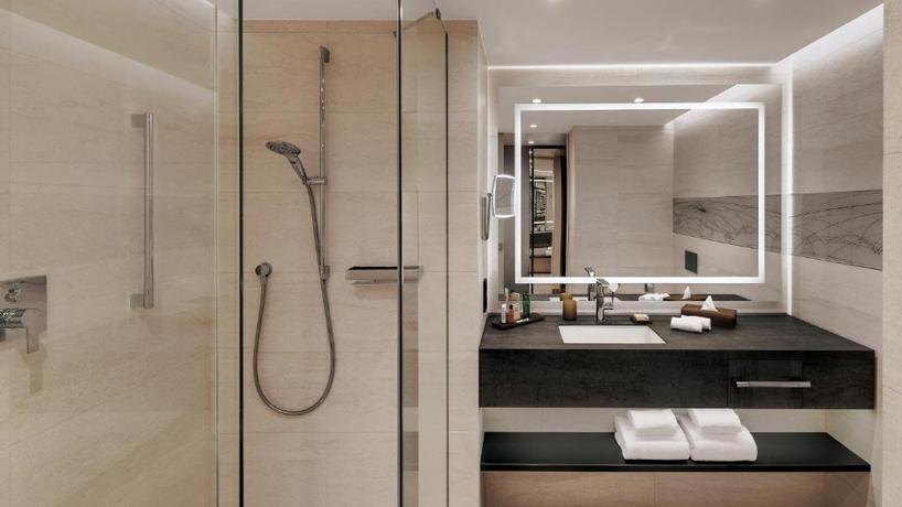 Imagen de la habitación del Hotel Hilton Munich Airport. Foto 17