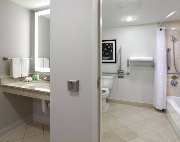 Imagen de la habitación del Hotel Hilton Mystic. Foto 7