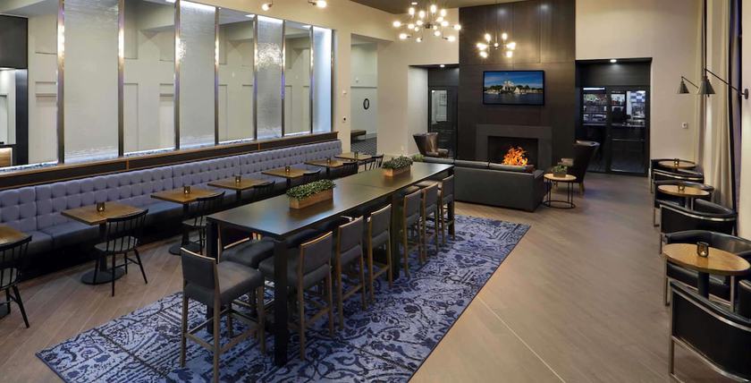 Imagen de los interiores del Hotel Hilton Mystic. Foto 18