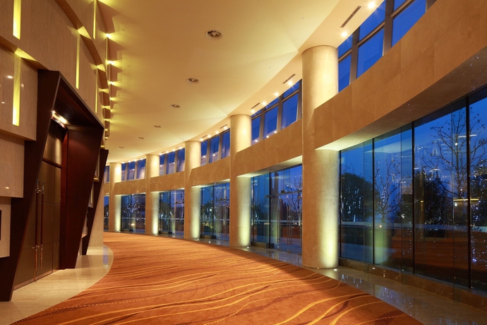 Imagen de los interiores del Hotel Hilton Nanjing Riverside. Foto 16