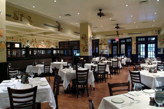 Imagen del bar/restaurante del Hotel Hilton Nashville Downtown. Foto 3