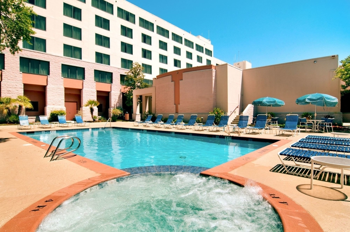 Imagen de la piscina del Hotel Hilton New Orleans Airport. Foto 16