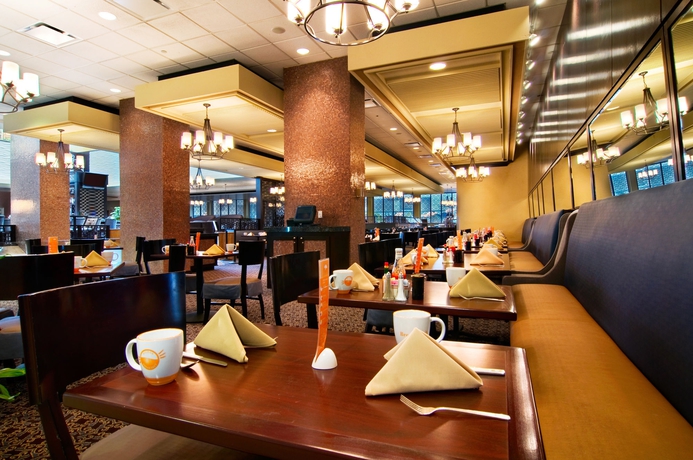 Imagen del bar/restaurante del Hotel Hilton New Orleans Riverside. Foto 3