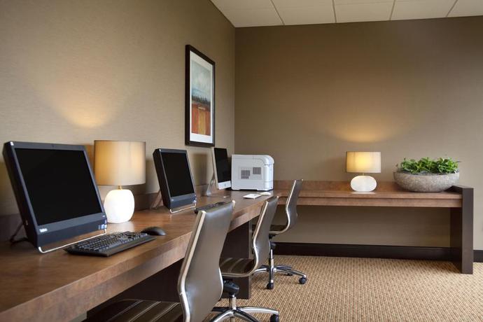 Imagen de los interiores del Hotel Hilton New York JFK Airport. Foto 16