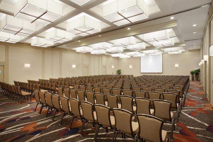 Imagen de los interiores del Hotel Hilton New York JFK Airport. Foto 17