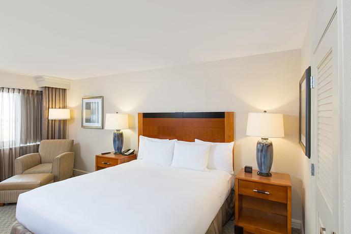 Imagen del bar/restaurante del Hotel Hilton New York JFK Airport. Foto 8