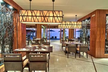 Imagen del bar/restaurante del Hotel Hilton Ngapali Resort and Spa. Foto 1