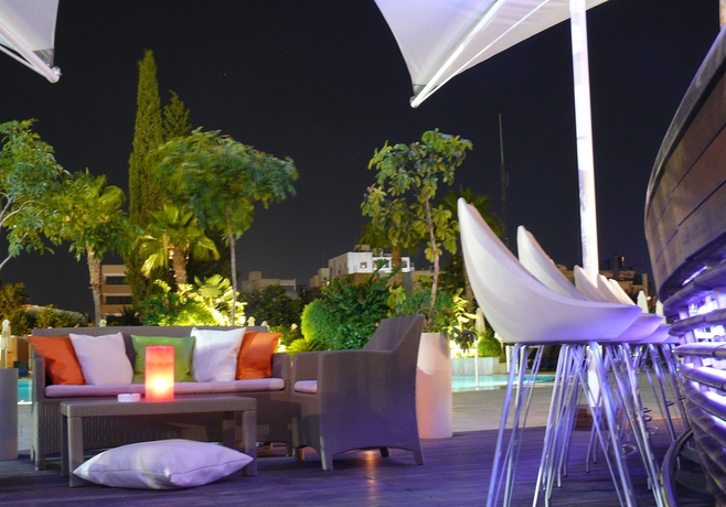 Imagen del bar/restaurante del Hotel Hilton Nicosia. Foto 2