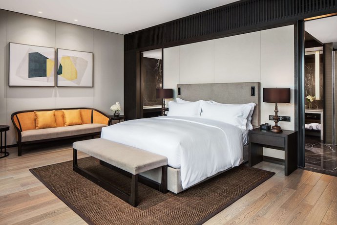 Imagen de la habitación del Hotel Hilton Ningbo Dongqian Lake Resort. Foto 8